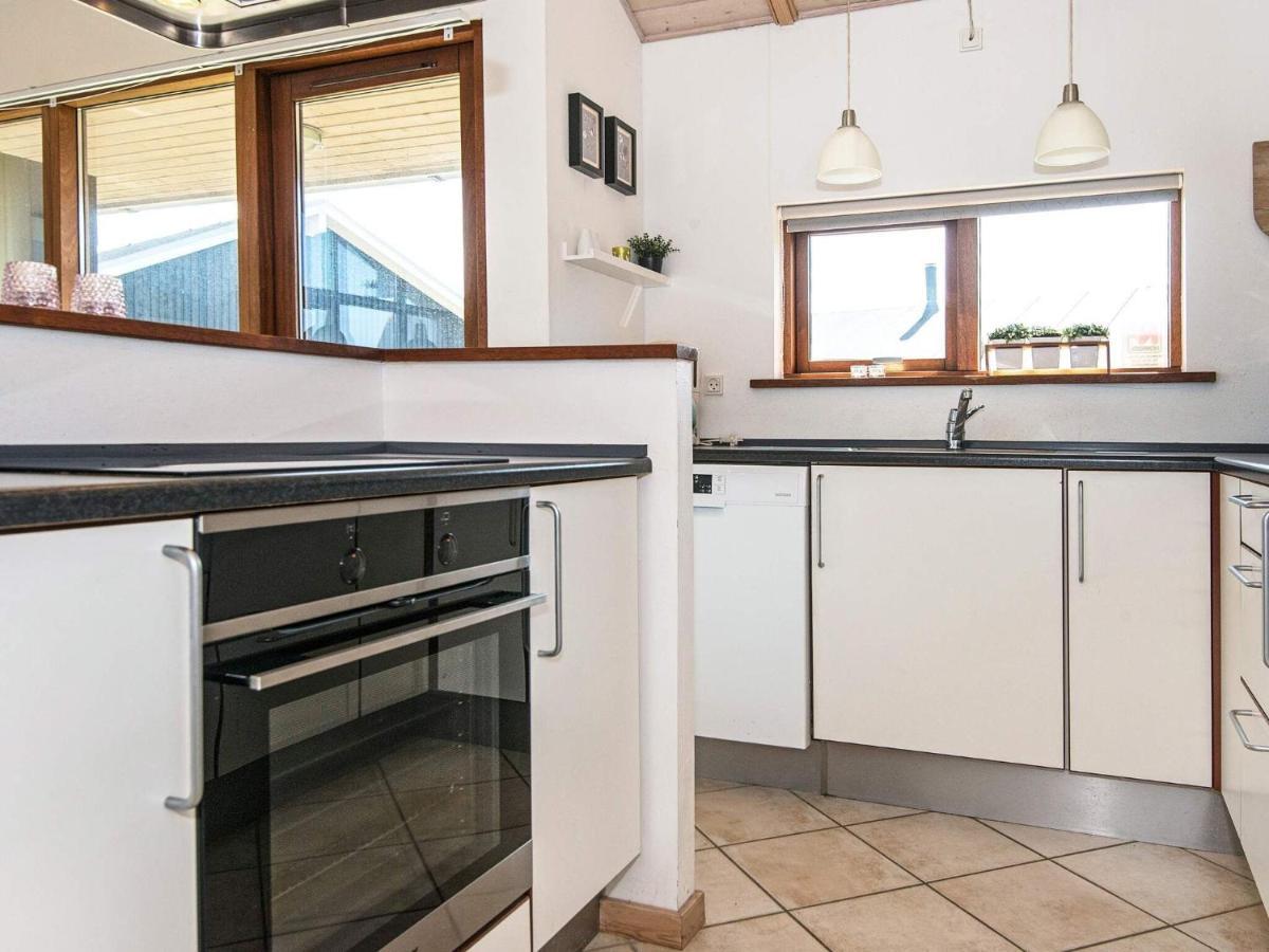 8 Person Holiday Home In Ulfborg Exteriör bild